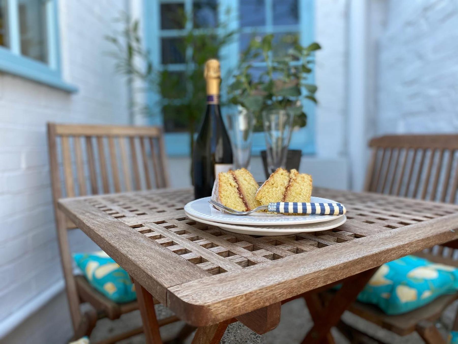 Bosun Cottage - Boutique Retreat On The Beach ディール エクステリア 写真