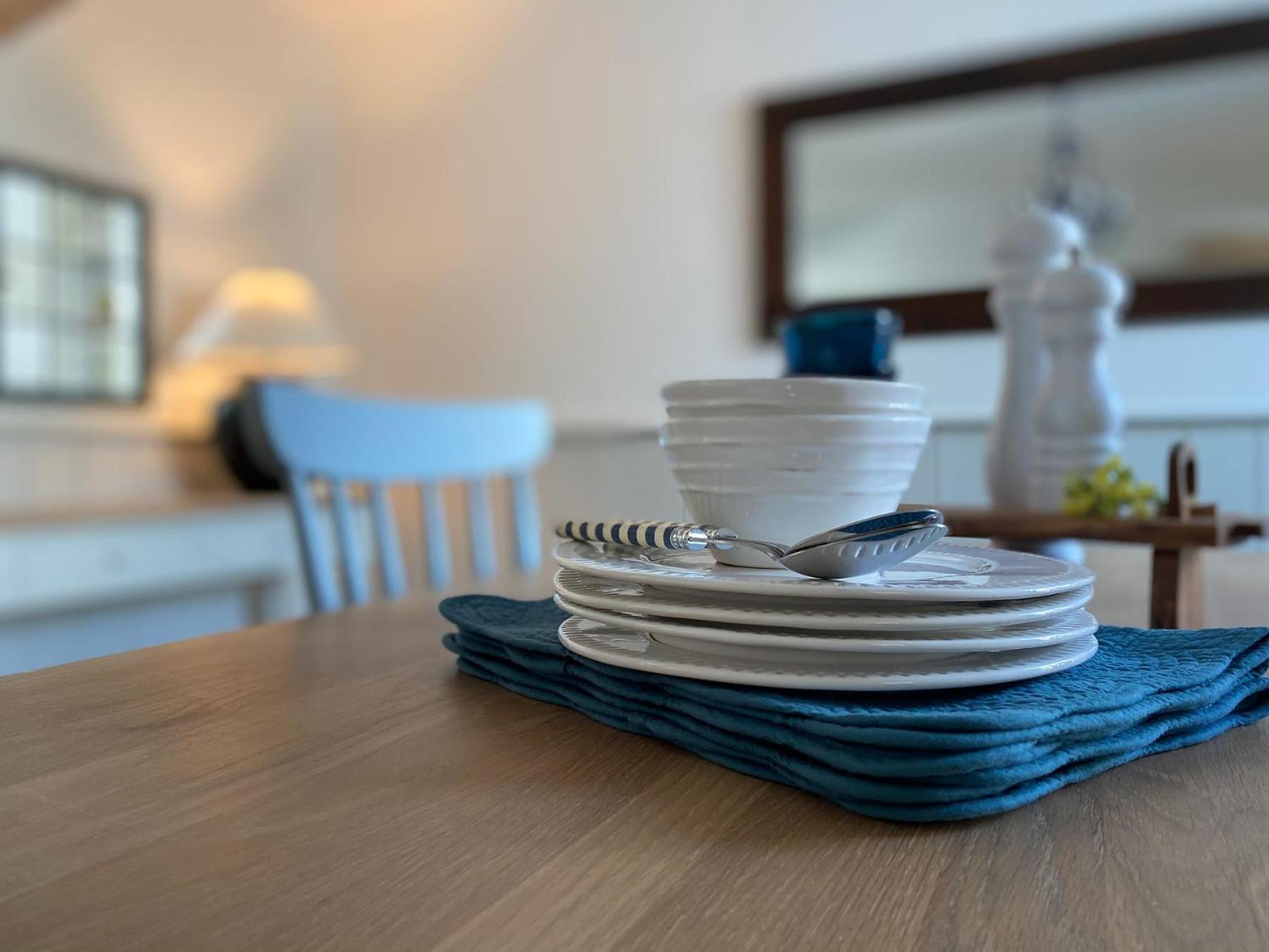 Bosun Cottage - Boutique Retreat On The Beach ディール エクステリア 写真
